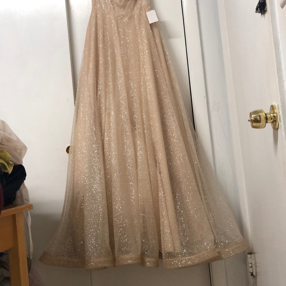 PROM DRESS - Picture 2 of 8